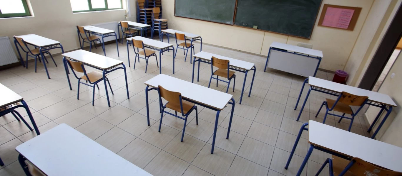 Περισσότεροι από τους μισούς μαθητές της Γ΄ Λυκείου επέστρεψαν στα θρανία - Μεγαλύτερη η προσέλευση στα νησιά (βίντεο)